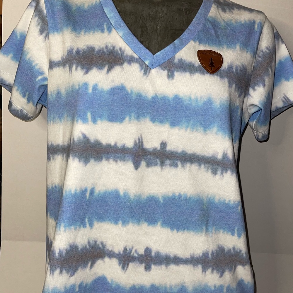 Wanakome Blue and White Tie-Dye V-Neck T-Shirt